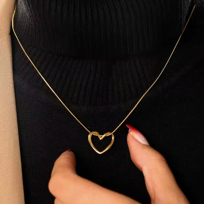 Heart Patterned Women's Necklace
