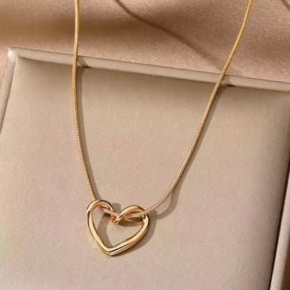 Heart Patterned Women's Necklace
